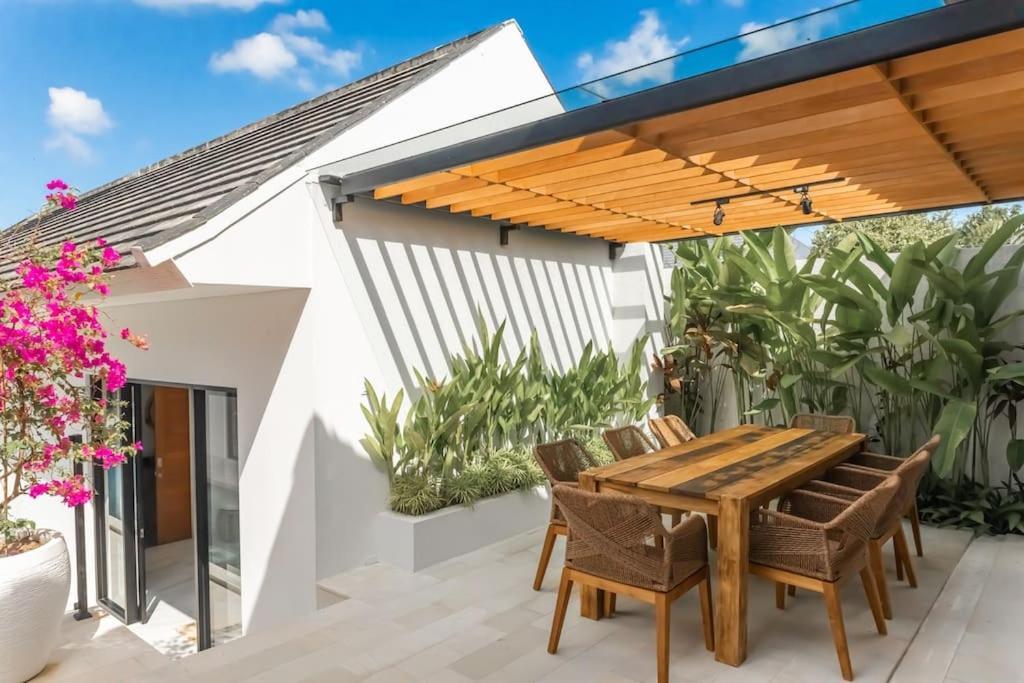 Hakem Elegant And Modern 4 Bedrooms Pool View Villa *