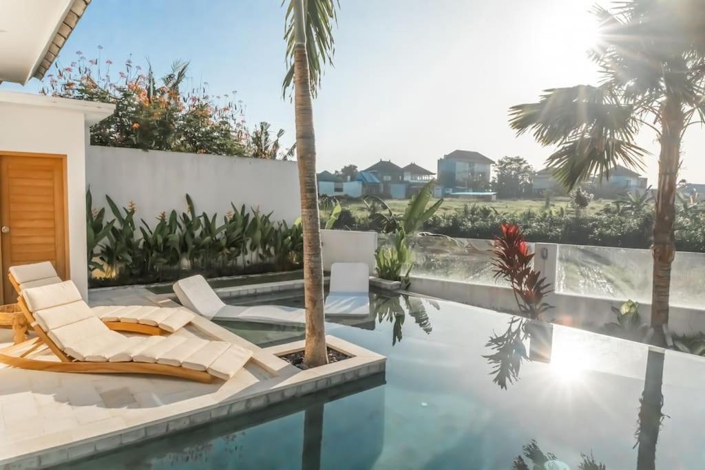 Hakem Elegant And Modern 4 Bedrooms Pool View Villa