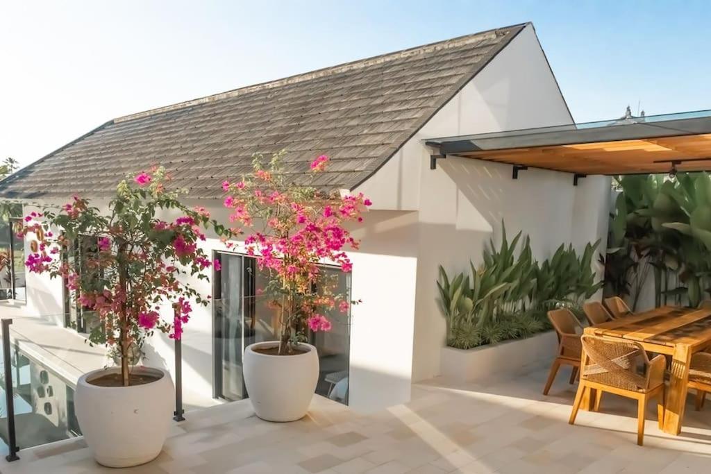 Hakem Elegant And Modern 4 Bedrooms Pool View Canggu